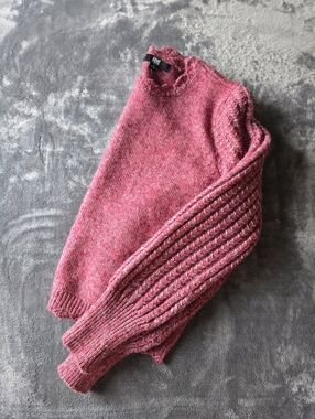 Frye Ribbed-Sleeve Crewneck  Wool Blend Sweater in Heathered Raspberry Size Smal